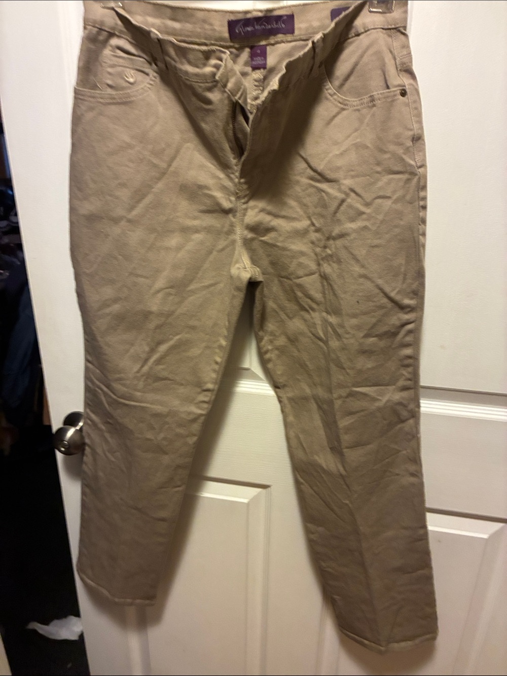 Gloria Vanderbilt “Amanda Classic”women’s Khaki Straight-Leg Chinos pants
